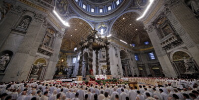 Pope Francis stands as he leads the Chrism mass in Saint Peter's basilica at the Vatican April 2, 2015. REUTERS/Giampiero Sposito TPX IMAGES OF THE DAY